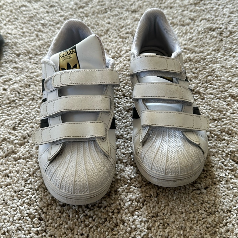 Adidas three stripe tennis shoes